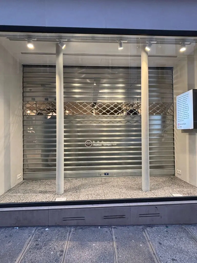 Installation rideau métallique  à paris 6