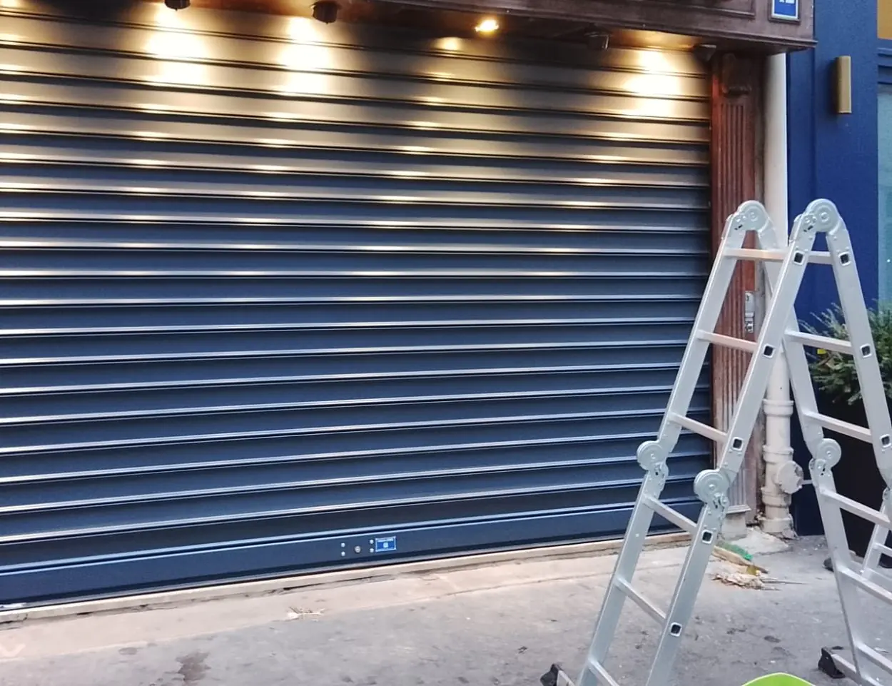 rideau-metallique-a-lames-pleines